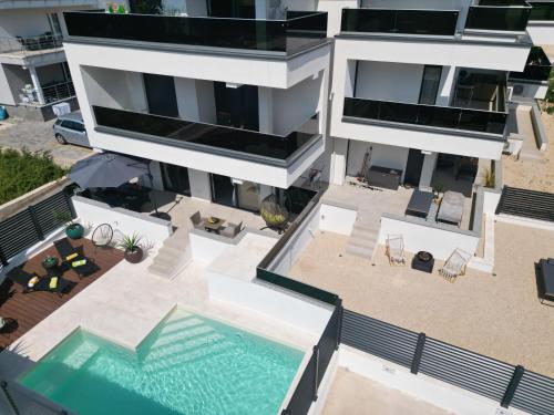 Πισίνα στο ή κοντά στο Apartments "CALMA" with Private Pool - Suitable for Groups of People