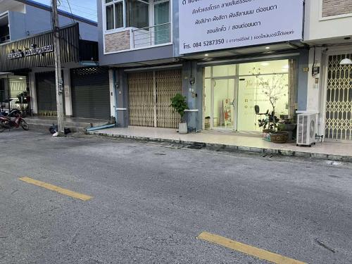 Το κτήριο όπου στεγάζεται  το δωμάτιο σε οικογενειακή κατοικία