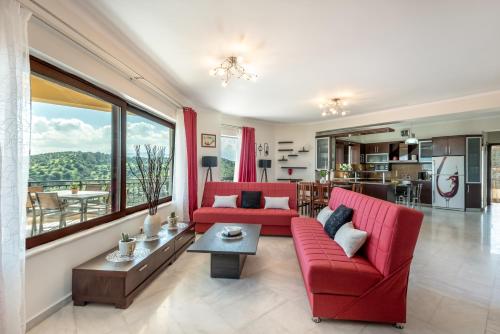 Χώρος καθιστικού στο Sunlit sea view apartments