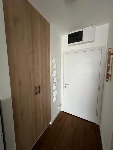a room with a white door and a wooden cabinet at LiboroPlanet in Niš