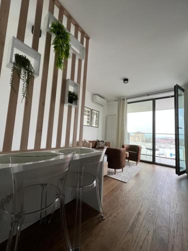 a living room with a dining table and a living room at LiboroPlanet in Niš