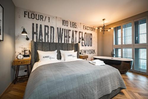 Letto o letti in una camera di River Loft Hotel & Spa