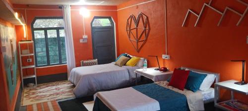 Postel nebo postele na pokoji v ubytování Himal Serena Retreat