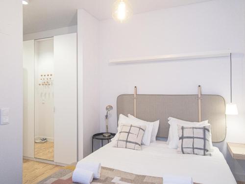 Bairro Alto Charming Bright Apt with AC Elevator