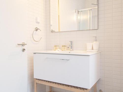 Bairro Alto Charming Bright Apt with AC Elevator