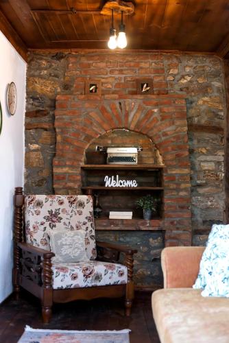 Un lugar para sentarse en Calypso 2 Rural Experience at the heart of Makri
