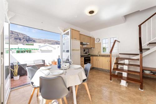a kitchen and dining room with a table and chairs at Home2Book Cozy Dúplex & Spacious Terrace in Órzola in Orzola
