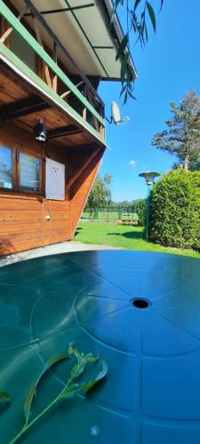 Πισίνα στο ή κοντά στο Domek Letniskowy Łętowo