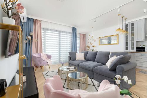 Dwupoziomowy Apartament w Krakowie z Sauną, Parkingiem i Tarasem by Renters Prestige