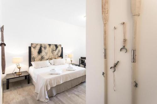 a bedroom with a bed with a white bedspread at Bòmera Rooms in Gallipoli