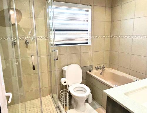 Ένα μπάνιο στο Lerea Holiday Home