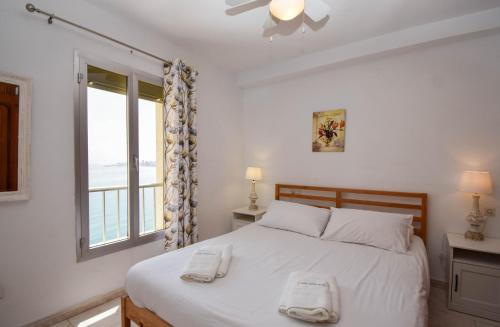 Ref 257 Apartamento en primera línea de playa con impresionantes vistas al Mediterráneo