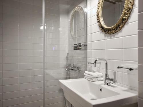 Stunning-Classical 1bd apartment