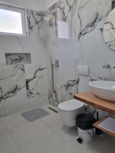 Φωτογραφία από το άλμπουμ του Shejla's Apartments Ksamil σε Εξαμίλι
