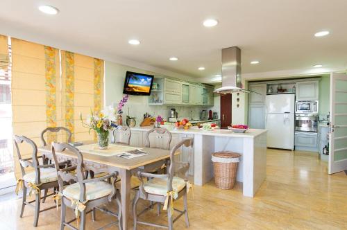 Sonnenland House for 12 by VillaGranCanaria