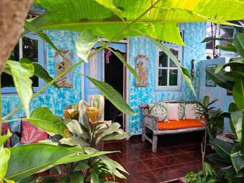 a room with a chair and some plants at Lovina Loca in Lovina