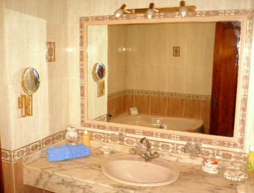 Ένα μπάνιο στο Casa Albryna Lanzarote Rural Villa, Pool Wifi