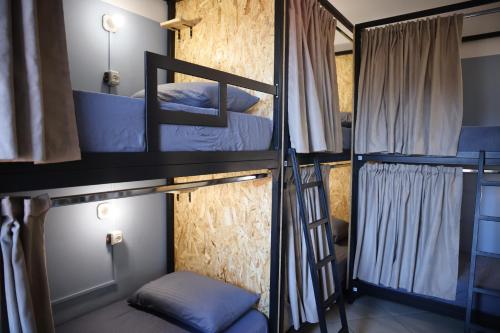 Cama o camas de una habitación en Shkodra Hostel & Day Tours