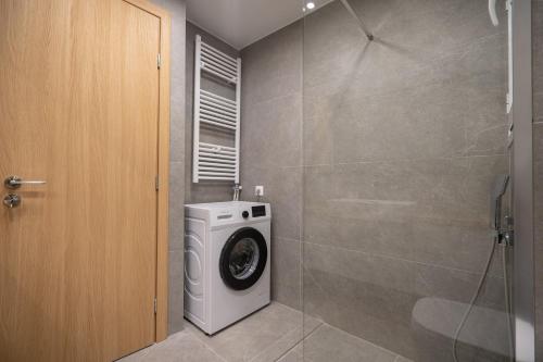 Attiki Square & Metro Modern 2-Bedroom Apt by MPS