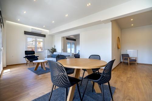 Attiki Square & Metro Modern 2-Bedroom Apt by MPS