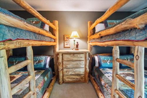 Ένα ή περισσότερα κρεβάτια σε δωμάτιο στο New- Resort villa- 2Bedroom 3Bath unit Golf Pools