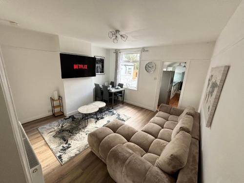 TV a/nebo společenská místnost v ubytování Westbridgeford Luxury Apartments