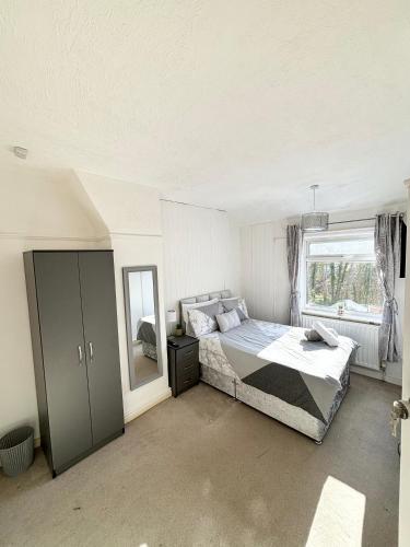 Postel nebo postele na pokoji v ubytování Westbridgeford Luxury Apartments