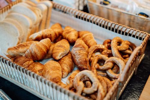 a bunch of pretzels in baskets on a table at Trip Inn Hotel Dasing-Augsburg in Dasing