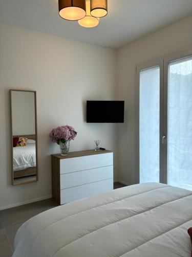 a bedroom with a bed and a mirror and a dresser at Il Giardino Segreto in Faggeto Lario 