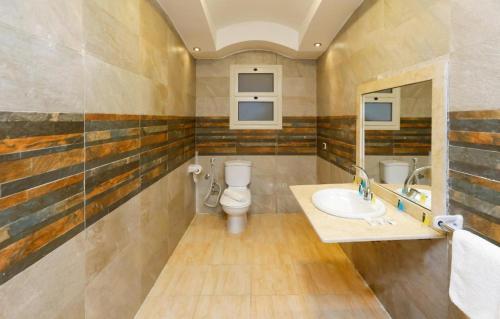 a bathroom with a toilet and a sink at Turquoise Pyramids palace in Giza