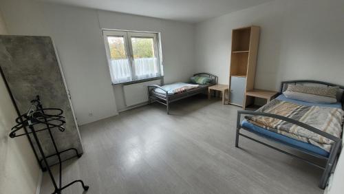 Ένα ή περισσότερα κρεβάτια σε δωμάτιο στο Wohnung voll ausgestattet mit 3 Zimmer