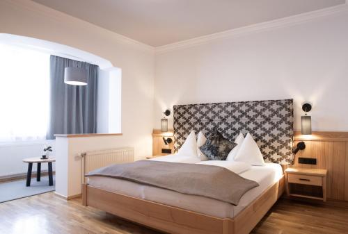 Posteľ alebo postele v izbe v ubytovaní Landhotel Zellerhof