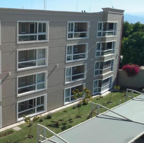 Tòa nhà nơi căn hộ tọa lạc