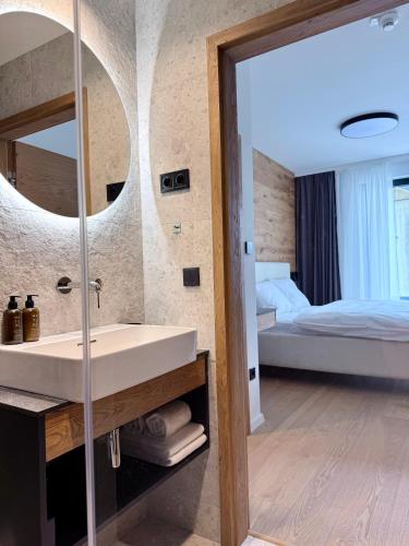 Ένα ή περισσότερα κρεβάτια σε δωμάτιο στο ELSA Spa Apartments Tux