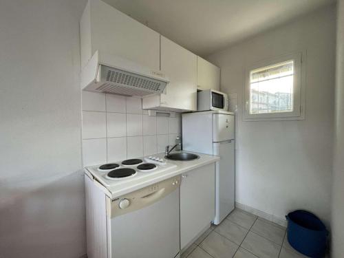 Fotografie z fotogalerie ubytování Maison Duplex avec Piscines à Salavas - 6 Personnes, Animaux Admis, Parking, Terrasse et WiFi - FR-1-382-136 v destinaci Salavas