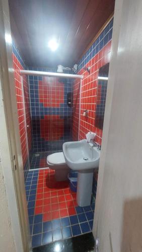 Hostel Bom e Familiarにあるバスルーム