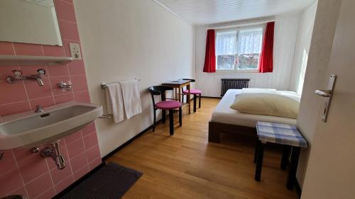 Postel nebo postele na pokoji v ubytování Hotel Cafe Seeblick