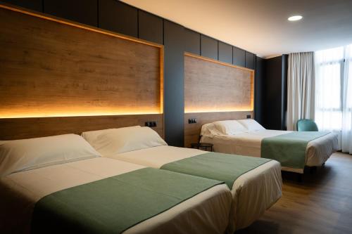 Hotel Oca Insua Costa da Morteにあるベッド
