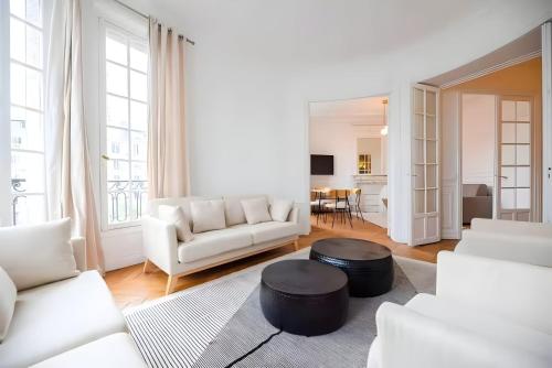 TBS 323 - Superb apartment with Eiffel Tower view