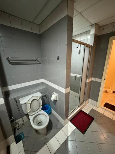 Ένα μπάνιο στο Riverview Home @Waterfront KCH