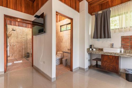 Koupelna v ubytování Hotel Ribera La Paz