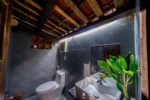 Koupelna v ubytování Thỏ House
