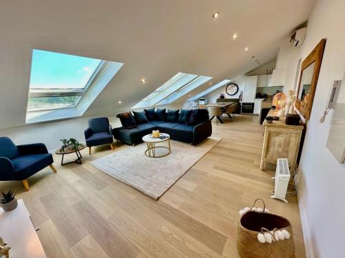 Gorgeous 2 bedrooms brand new sea view