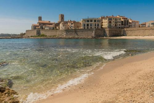 Gorgeous 2 bedrooms brand new sea view photo 6