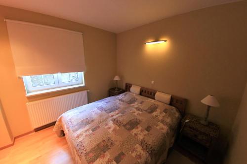 Katil atau katil-katil dalam bilik di Ferienwohnung Villa Albatros In Oberdellach