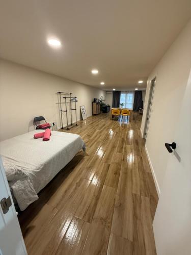 a bedroom with a bed and a wooden floor at Alicante 20 in Alicante