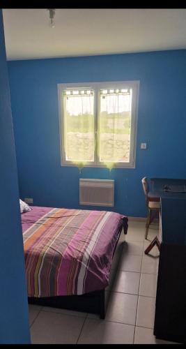 En eller flere senge i et værelse på La maison la calade