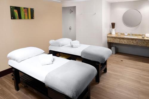 three beds in a room with a sink at Renaissance Caracas La Castellana Hotel in Caracas