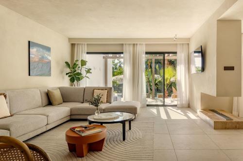 a living room with a couch and a table at Anfitrión Villas & Suites in Marbella
