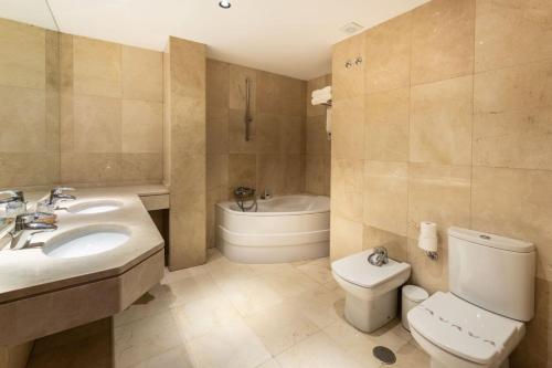 Koupelna v ubytování Hotel Doña Urraca
